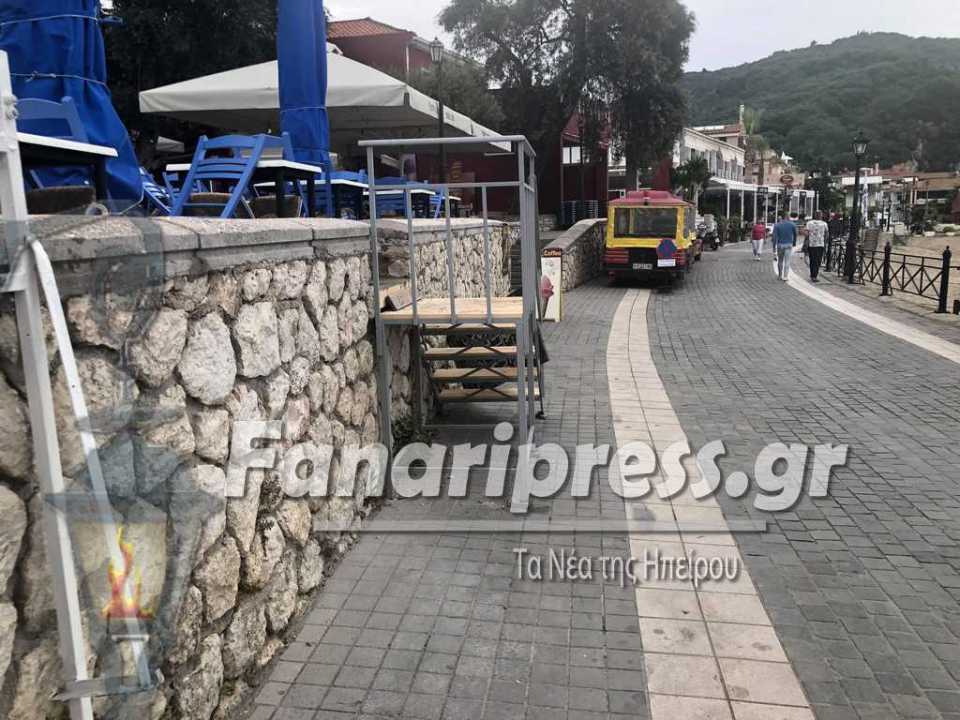 Ιδιοκτήτης ταβέρνας στην Πάργα και ανιψιός του προέδρου του λιμενικού ταμείου έχει βάλει παράνομα την πατέντα σκάλα – Ο Αντιδήμαρχος μάγος Κόκκορης τελικά εμφανίζει πράγμα!!