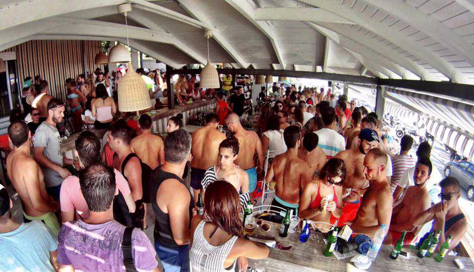 Tο Cuba Beach Bar άνοιξε και σας περιμένει στην παραλία της Λούτσας!!