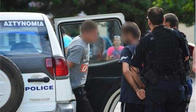 Συνελήφθησαν δύο αλλοδαποί, οι οποίοι εντοπίστηκαν στην περιοχή της Σαγιάδας Θεσπρωτίας, να επιβαίνουν σε κλεμμένο Ι.Χ. Φορτηγό αυτοκίνητο