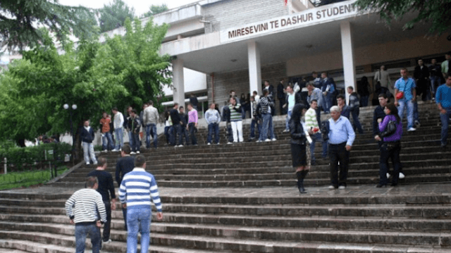 Νέος διωγμός τού Βορειοηπειρωτικού Ελληνισμού: Κ Α Τ Α Ρ Γ Ο Υ Ν Τ Α Ι τα τμήματα Ελληνικής Γλώσσης και Ελληνικής Φιλολογίας, τού Πανεπιστημίου Αργυροκάστρου !