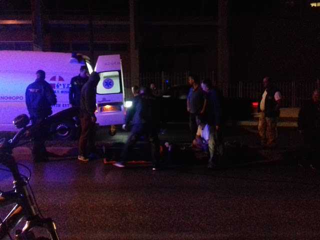 ΕΚΤΑΚΤΟ: Τροχαίο ατύχημα με ποδηλάτη πριν λίγο στην Ηγουμενίτσα (ΦΩΤΟ)