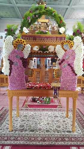 Ιδιαίτερα όμορφος και «Αγγελικά» φτιαγμένος ο Επιτάφιος του Ιερού Ναού Αγίων Κωνσταντίνου και Ελένης Λουτροτόπου Άρτας