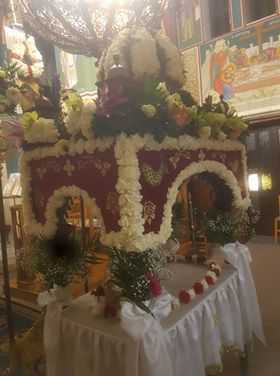 Κεντημένος με πάνω από ένα εκατομμύριο βελονιές και άνθη ο επιτάφιος στον Ιερό Ναό Αποστόλου Παύλου Μενιδίου Αιτωλοακαρνανίας