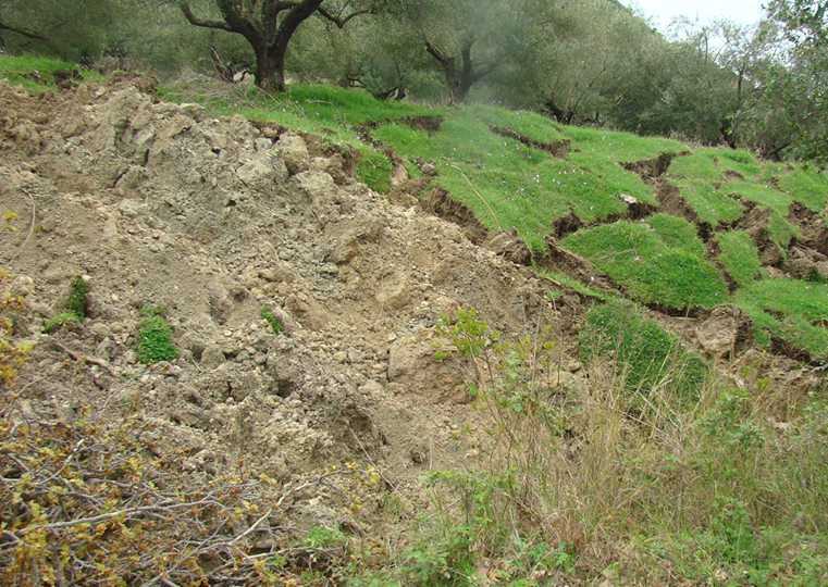 Δείτε από ψηλά την καταστροφή από το έντονο κατολισθητικό φαινόμενο στην Κρυοπηγή Πρέβεζας (Πτήση Drone)