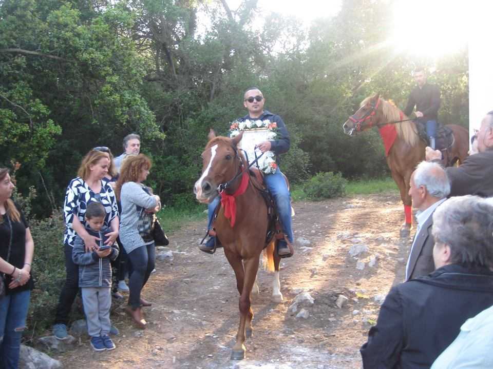 Το έθιμο με τους καβαλάρηδες αναβίωσε στον Άγιο Θωμά Πρέβεζας