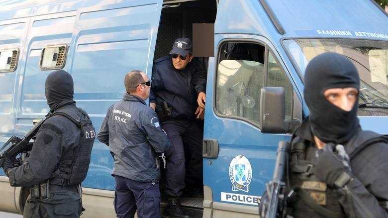 Εξαρθρώθηκε κύκλωμα διακίνησης μεταναστών στην Παραμυθιά Θεσπρωτίας!!