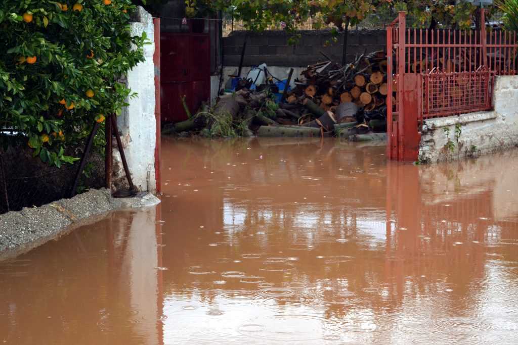 Δύο ακόμη νοικοκυριά σε Λούρο και Εκκλησιές λαμβάνουν το επίδομα των 5.000 ευρώ για την αποκατάσταση ζημιών από τις περσινές πλημμύρες.