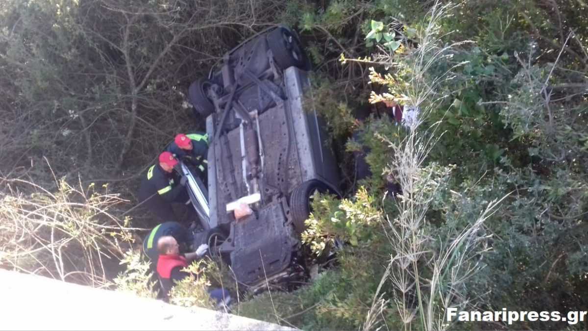 Από το Καναλλάκι ο οδηγός που εγκλωβίστηκε μετά από τροχαίο στο αυτοκίνητο του στην περιοχή της Πάργας.