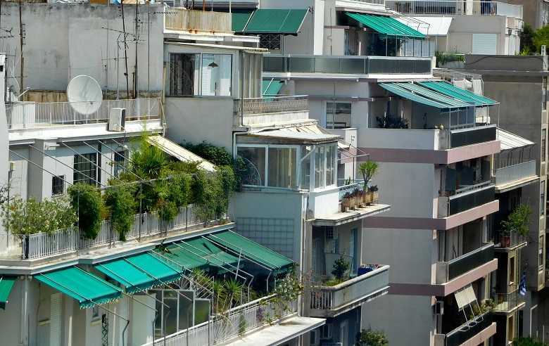 Χαμός στην Άρτα! Σπιτονοικοκυρά νοικιάζει τις γκαρσονιέρες της σε φοιτητές για να τους παίρνει «μάτι».