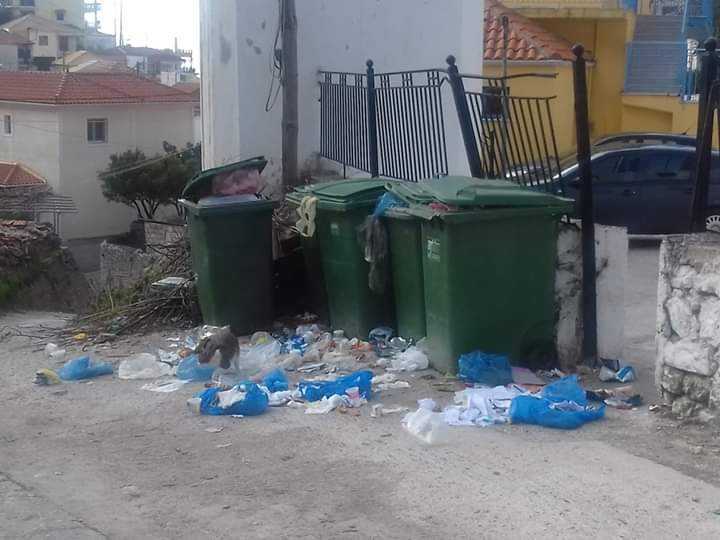 Πάργα: Την Καλημέρα τους μαζί με τα σκουπίδια στέλνουν οι κάτοικοι της Αγιάς στο Δήμαρχο!!