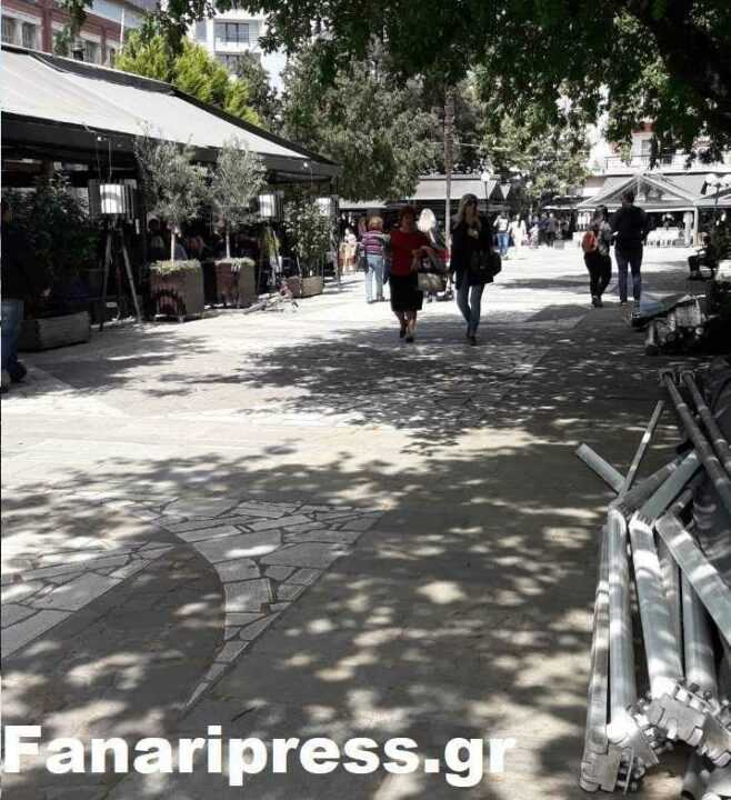 Αλλάζει η εικόνα στις πλατείες της Άρτας με το ξήλωμα των παλαιών αυτοσχέδιων μέσων σκίασης στα καταστήματα (Βίντεο)