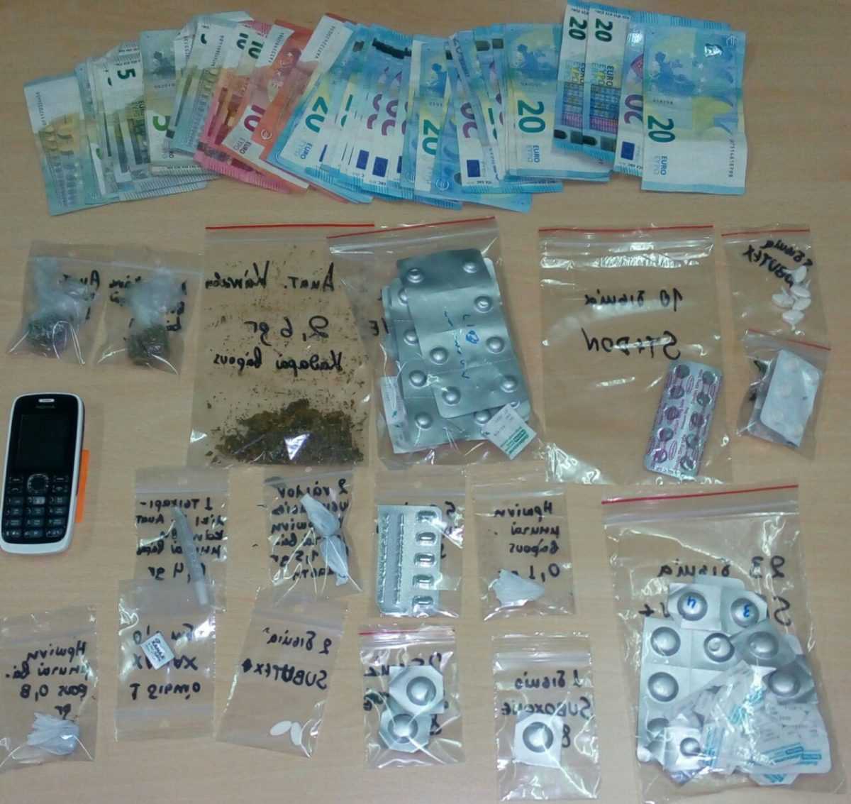 Ιωαννινα: Συνελήφθησαν δυο άτομα που διακινούσαν ηρωίνη, κάνναβη και Ναρκωτικά χάπια