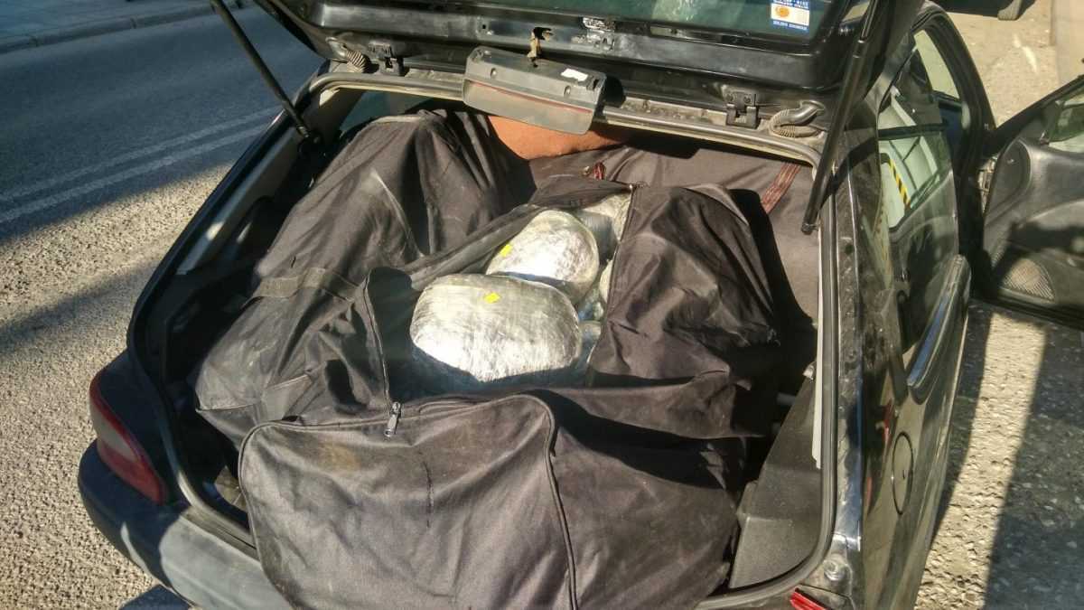 Έκτακτο: Συνελήφθησαν από την Ασφάλεια Άρτας πατέρας και γιος στην Ιόνια Οδό με πάνω από 79 κιλά κάνναβης!!