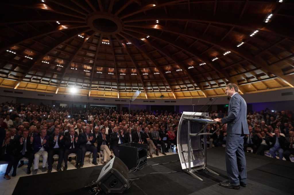 Με πολιτικά μηνύματα η ομιλία Μητσοτάκη στην Πρέβεζα