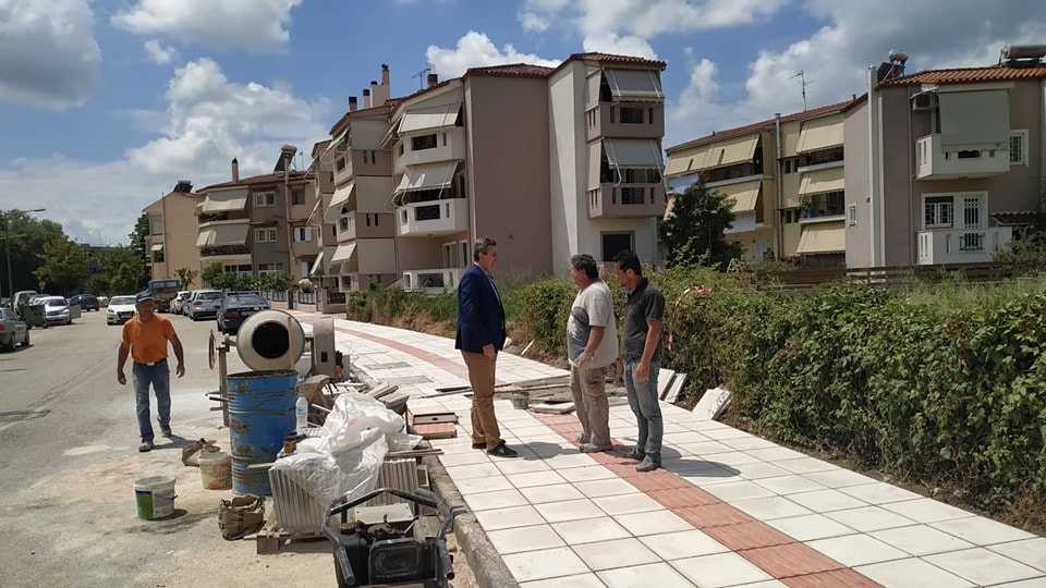 Σε εξέλιξη βρίσκεται το έργο της ανακατασκευής πεζοδρομίων στην πόλη της Άρτας