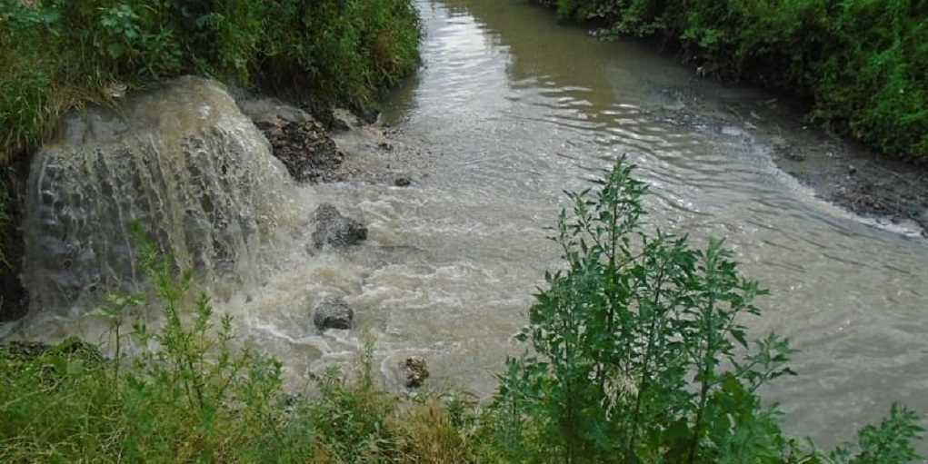 Ιωάννινα: Ανεπεξέργαστα λύματα στην τάφρο της Λαψίστας