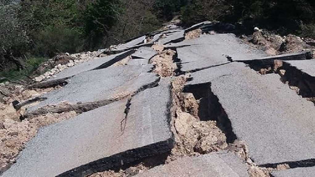 Σε εξέλιξη βρίσκεται η μεγάλη κατολίσθηση στην Κρυοπηγή Πρέβεζας