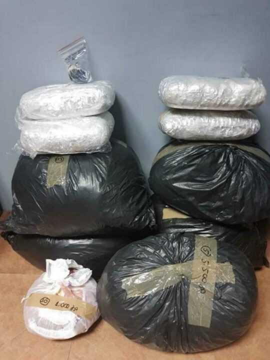 56χρονος στο Καλπάκι Ιωαννίνων κουβαλούσε πάνω από 26 κιλά κάνναβη σε βαλίτσες!!