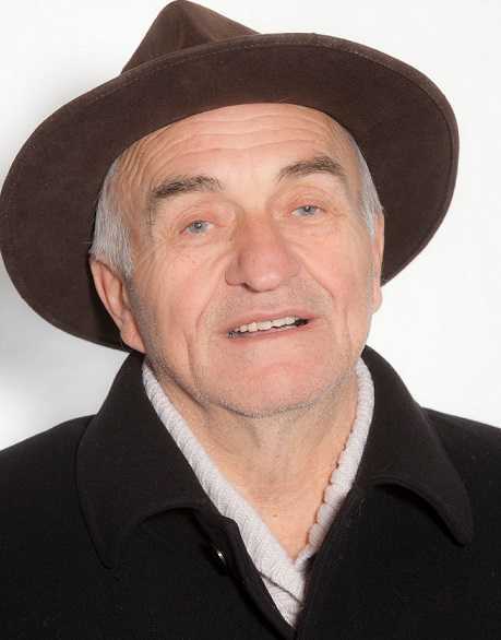 Ακάλυπτα φρεάτια κατεστραμένες μπασκέτες διαλυμένα wc του θεάτρου και κατεστραμένους ηλεκτρικούς πίνακες τα έκρυψαν λόγω εγκαινίων!