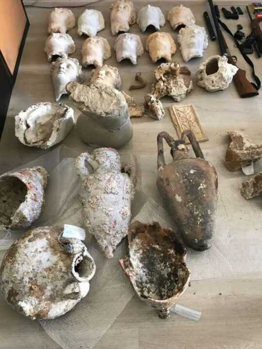 Συνελήφθησαν στην Πέρδικα Θεσπρωτίας ζευγάρι από την Γερμανία μεγάλος αριθμός αρχαίων αντικειμένων