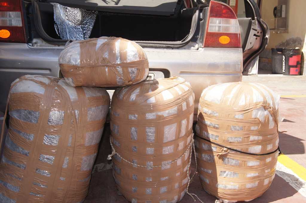 Συνελήφθησαν στον Άγιο Δημήτριο Άρτας, δύο άτομα, οι οποίοι μετέφεραν με Ι.Χ.Ε. αυτοκίνητο, πάνω από 46 κιλά ακατέργαστης κάνναβης