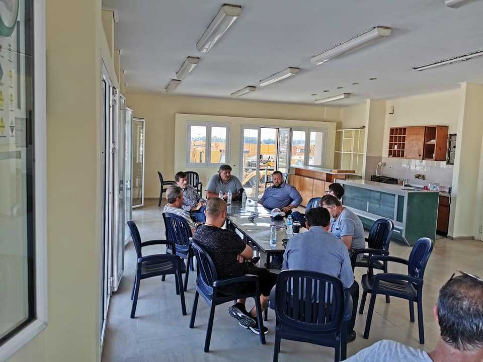 Με μια πρωινή επίσκεψη στους λιμενεργάτες της Πρέβεζας ξεκίνησε η χθεσινή μέρα του Σπύρου Κυριάκη!