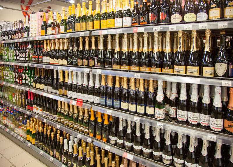 53χρονος στην Άρτα μπούκαρε σε σούπερ μάρκετ και ”σήκωσε” την κάβα