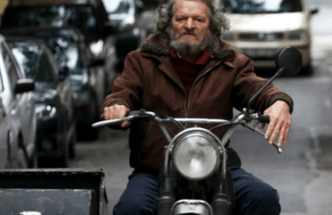 Γιάννης Φελέκης: Ο Αρτινός των Εξαρχείων!!