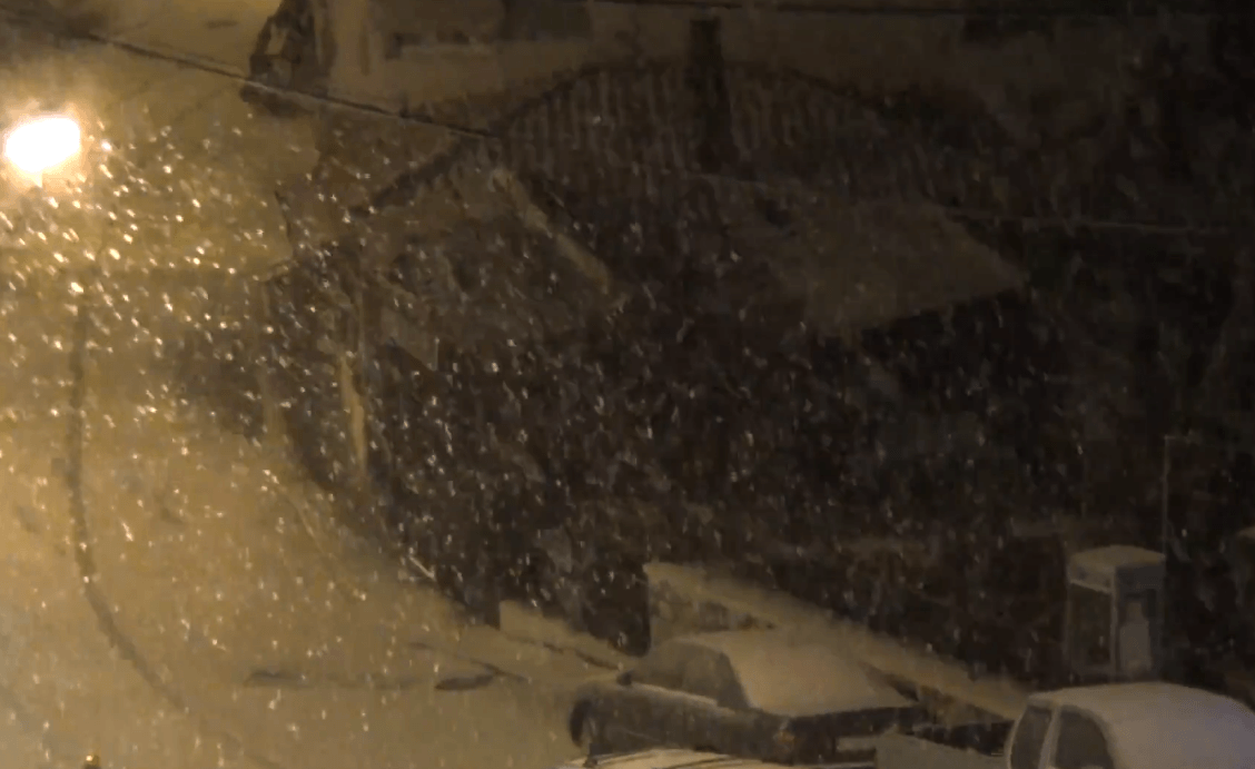 Συμβαίνει τώρα: Έντονη χιονόπτωση στο Φανάρι!!  Στους 0 βαθμούς ο υδράργυρος (Βίντεο)