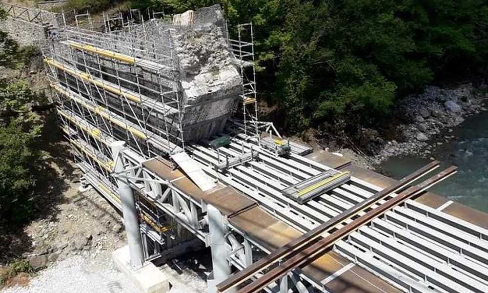 Έτοιμη το φθινόπωρο η γέφυρα της Πλάκας