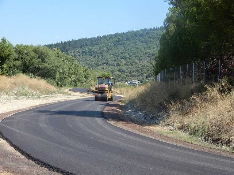 Ξεκίνησαν οι εργασίες ασφαλτόστρωσης αγροτικών δρόμων στο Γλυκόριζο