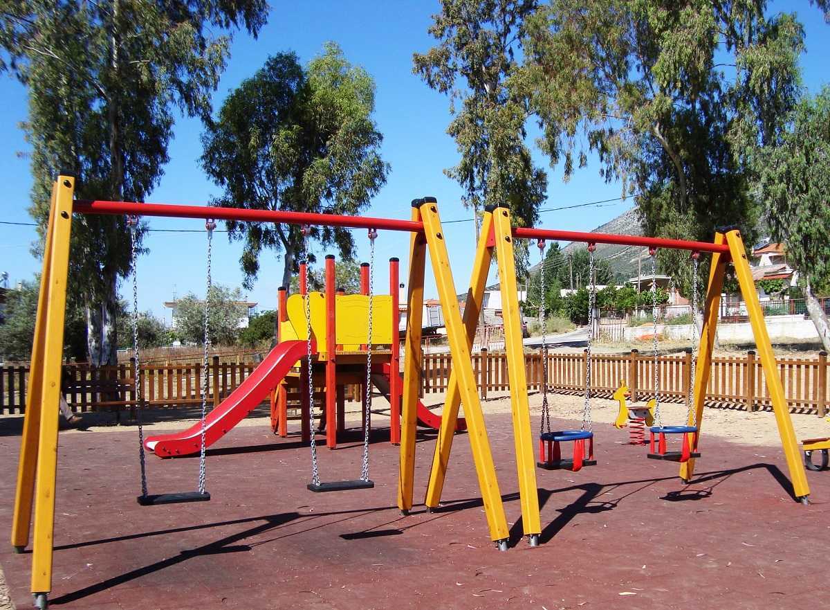 Aνακατασκευή παιδικών χαρών στη Λυγιά (στο λιμάνι) και στη Βασιλική!