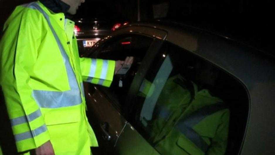 70χρονος στην Άρτα οδηγούσε τύφλα στο μεθύσι ! Ευτυχώς συνελήφθη από αστυνομικούς!