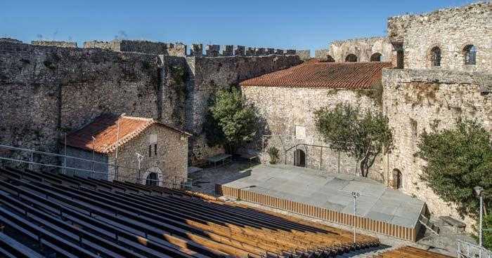 Έντονες αντιδράσεις στην Αρτινή κοινωνία για το κλείσιμο του Θεάτρου στο Κάστρο (Βίντεο)