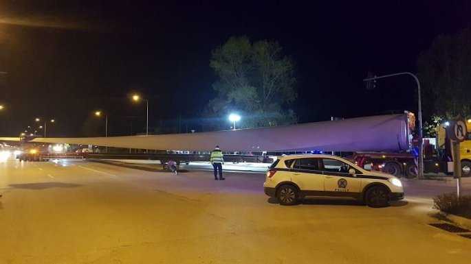 Ιωάννινα: Μετέφεραν πτερύγια-μαμούθ ανεμογεννητριών στην Ήπειρο