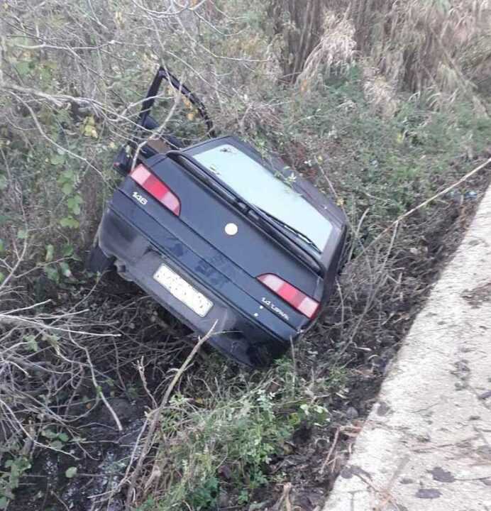 Τροχαίο ατύχημα στο Σταυροχώρι Πρέβεζας – Ι.Χ. αυτοκίνητο έπεσε σε αρδευτικό κανάλι.