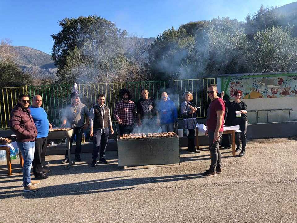 Το τσίκνισε και φέτος ο ΣΎΛΛΟΓΟΣ ΓΟΝΈΩΝ ΚΑΙ ΚΗΔΕΜΌΝΩΝ του 2ου Δημοτικού Σχολείου Καναλακίου