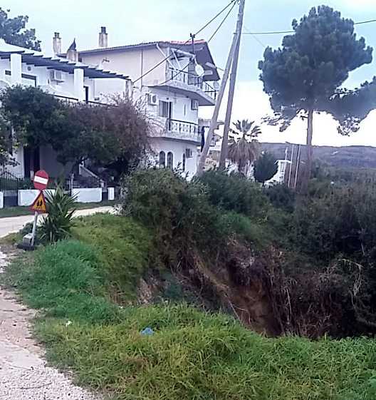 Πρέβεζα: Υποχωρεί το έδαφος στην παραλία Καστροσυκιάς, καταγγέλλουν κάτοικοι