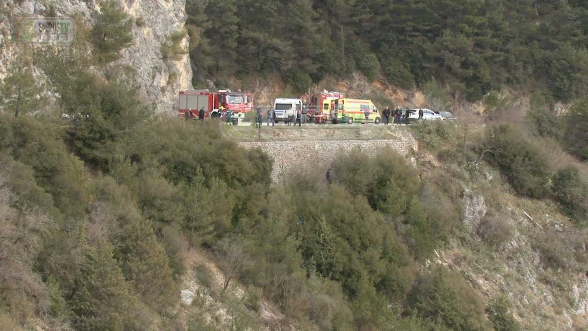 Αυτοκίνητο κατέληξε σε γκρεμό στην παλιά Εθνική Οδό  Ιωαννίνων – Τρικάλων.