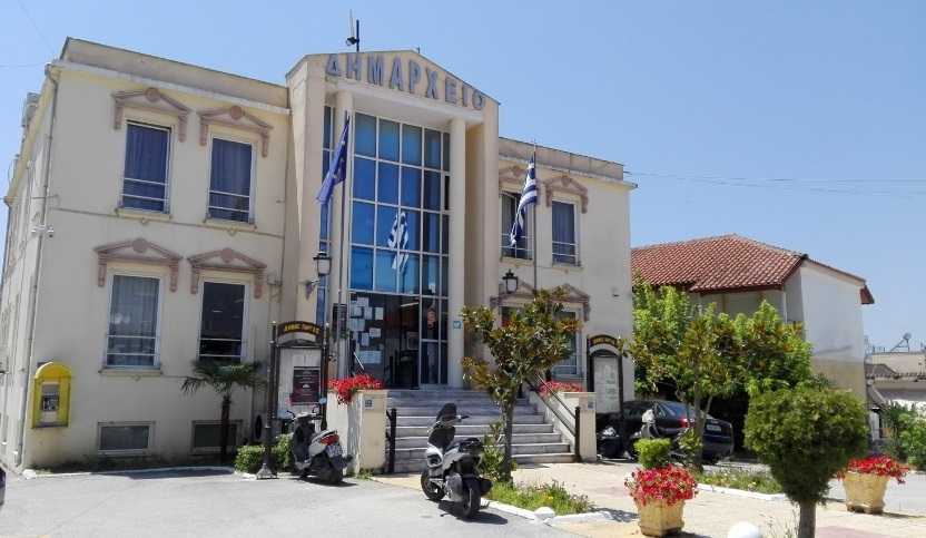 Σε αφαίρεση παλιών διαφημιστικών πινακίδων θα προχωρήσει ο Δήμος Πάργας