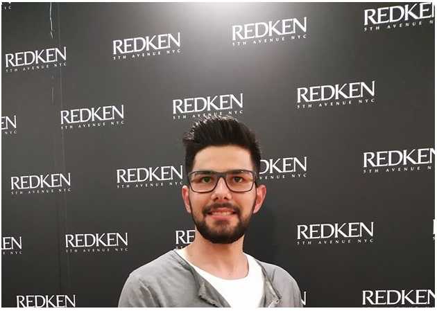 Σπύρος Νάτσος ο Πρεβεζάνος κομμωτής που τον εμπιστεύεται η ελληνική showdiz