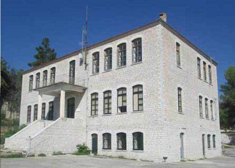 Υπογραφή σύμβασης για την ανάπλαση Μεσοχωρίου και κατασκευή ανοιχτού Θεάτρου στο Δημοτικό Σχολείο Θεσπρωτικού από τον Δήμο Ζηρού