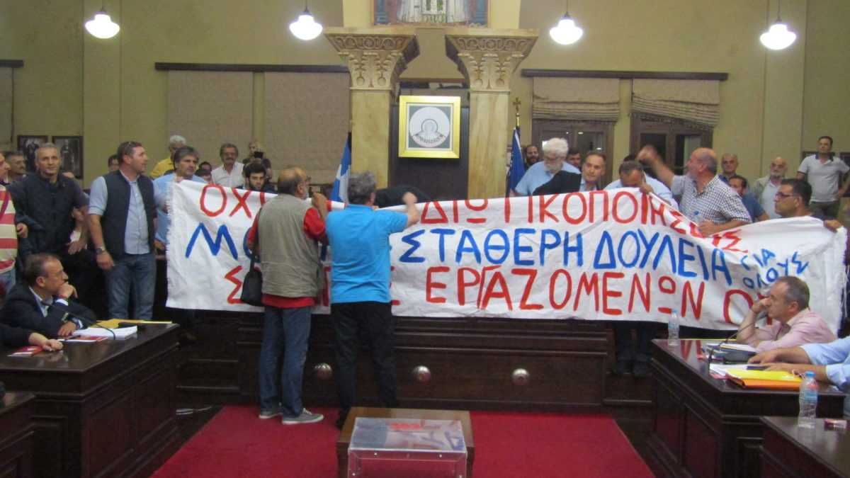 Αγριεύει η κόντρα Δημοτικής αρχής Ιωαννίνων και εργαζομένων στην καθαριότητα για την αποκομιδή απορριμμάτων σε ιδιώτες.