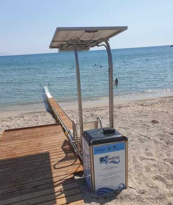 Ράμπα για την πρόσβαση ΑμεΑ στη θάλασσα τοποθετήθηκε σε παραλία της Καστροσυκιάς
