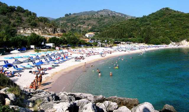 Σε καραντίνα 34 εργαζόμενοι παραλιακού μπαρ στα Σύβοτα