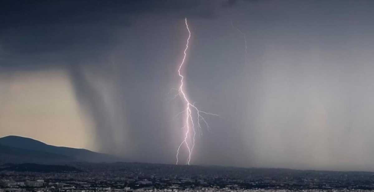 Σε εξέλιξη ισχυρές καταιγίδες σε περιοχές της Ηπείρου – Έντονα τα φαινόμενα σε Άρτα και Πρέβεζα.