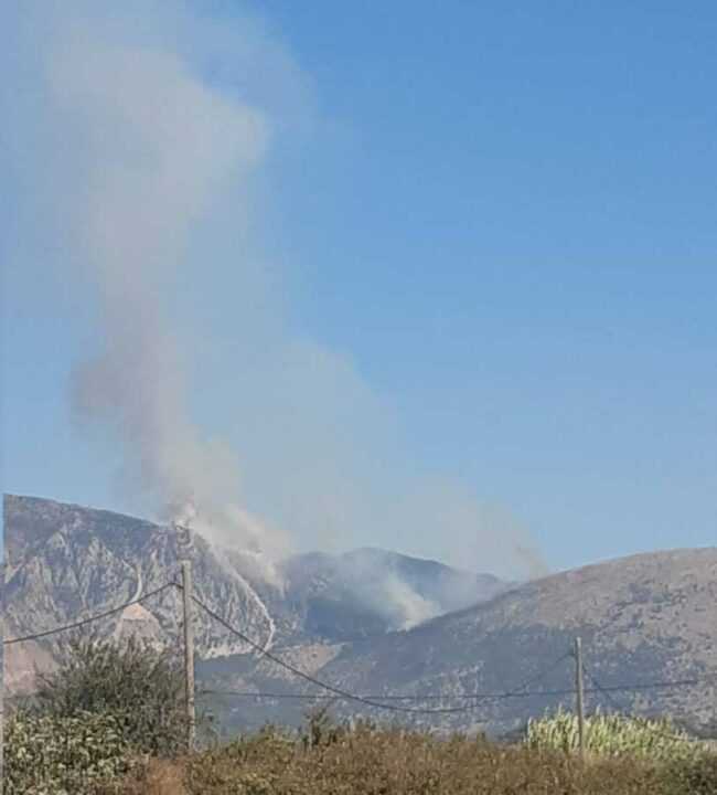 Συνεχείς οι προσπάθειες για την κατάσβεση της πυρκαγιάς στο Καναλάκι