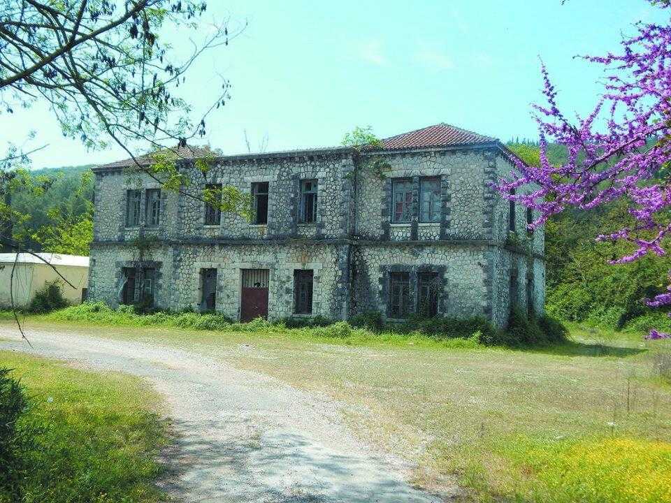 Έπεσαν οι υπογραφές για το πρώην στρατόπεδο «Παπακώστα» – Ξεκινά η κατασκευή σύγχρονου Διοικητηρίου στην Άρτα 