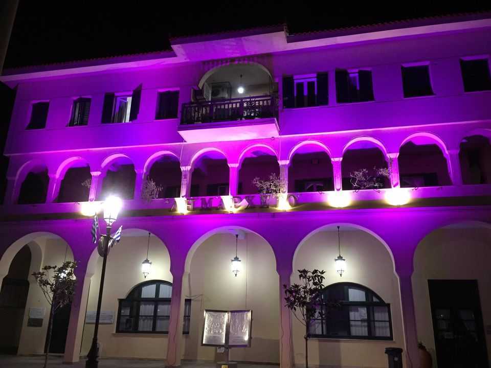 Με το ροζ της ζωής φωτίστηκε η Πρέβεζα στέλνοντας το μήνυμα της πρόληψης