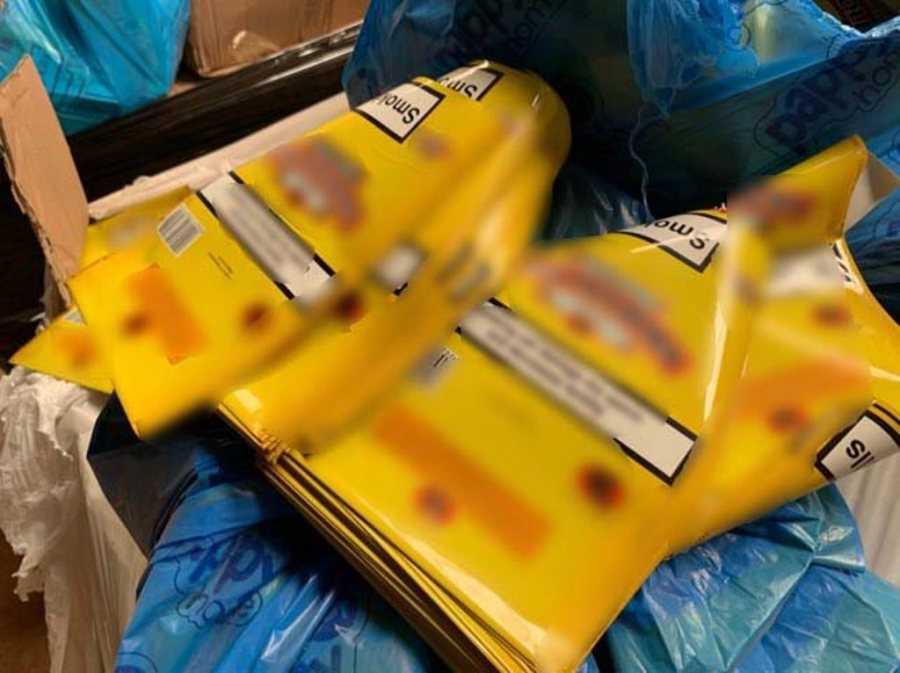 Γιάννενα: Συνελήφθη να κουβαλάει 100 συσκευασίες λαθραίου καπνού